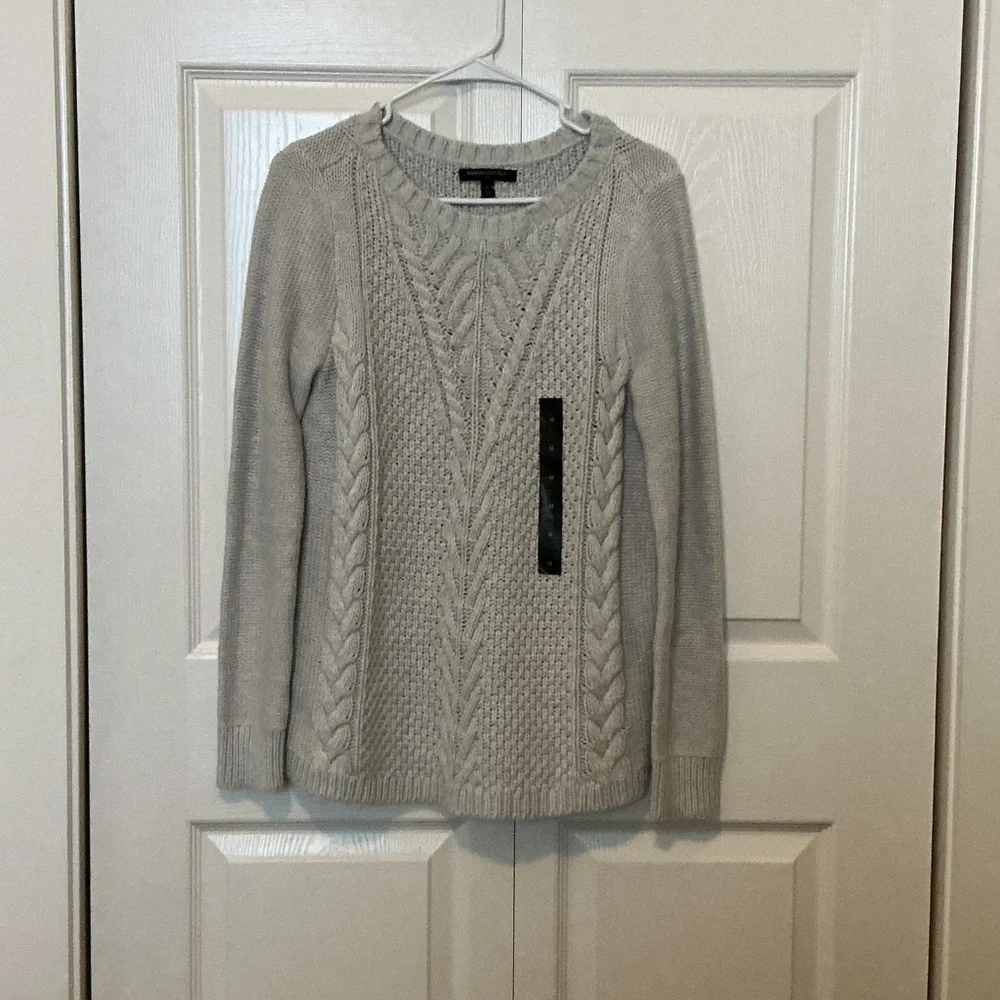 NWT Banana Republic Light Gray Cable Knit Sweater size Medium - Picture 3 of 10